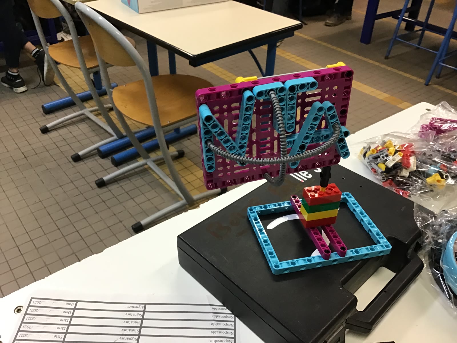 Un prototype LEGO et ses pièces de construction